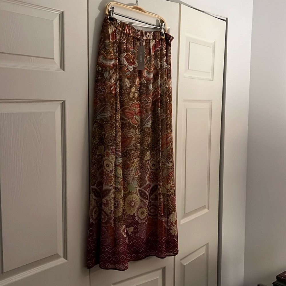 Chico Maxi skirt, size 8 - 10. Multicolor.